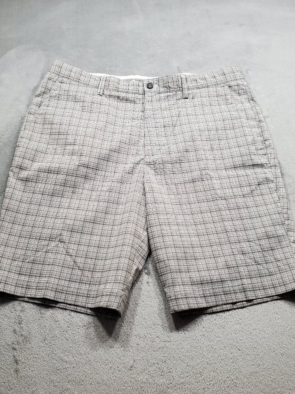 Cutter Buck Performance Golf Plaid Shorts 4 Pockets Tan Gray White Men Sz 34